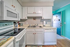 Condo w/ Balcony & Pool: Walk to 2 Beach Accesses!