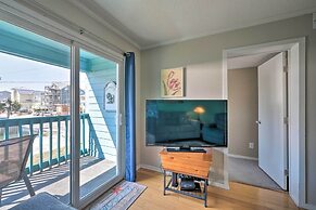 Condo w/ Balcony & Pool: Walk to 2 Beach Accesses!