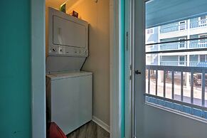 Condo w/ Balcony & Pool: Walk to 2 Beach Accesses!