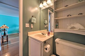 Condo w/ Balcony & Pool: Walk to 2 Beach Accesses!