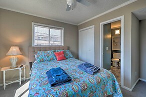 Condo w/ Balcony & Pool: Walk to 2 Beach Accesses!