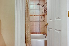 Harbor Island Condo With Deck - Steps to Beach!