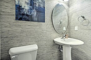 Sleek Durham Townhome Near Dtwn w/ Balcony!