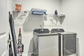 Sleek Durham Townhome Near Dtwn w/ Balcony!