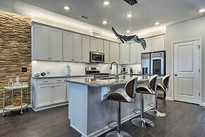 Sleek Durham Townhome Near Dtwn w/ Balcony!