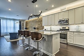 Sleek Durham Townhome Near Dtwn w/ Balcony!
