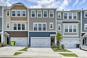 Sleek Durham Townhome Near Dtwn w/ Balcony!