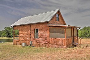 Chic Thorndale Cabin w/ Fire Pit & Paddleboat!