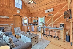 Chic Thorndale Cabin w/ Fire Pit & Paddleboat!
