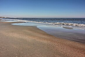 Resort Perks: HH Island Condo w/ Beach Access!