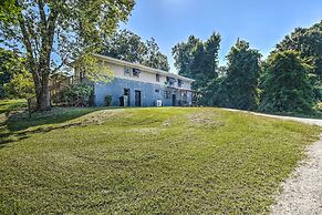 Modern Central Apartment w/ BBQ Patio & Yard!