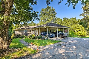 Modern Central Apartment w/ BBQ Patio & Yard!