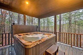 Outdoor Paradise w/ Hot Tub, Firepit, BBQ & More!