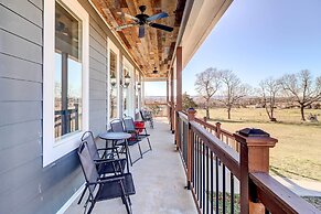 Spacious Farmhouse Near Hikes & Waterfalls