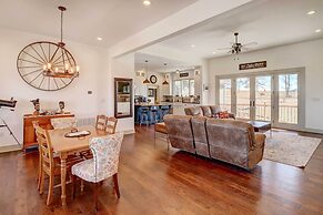 Spacious Farmhouse Near Hikes & Waterfalls