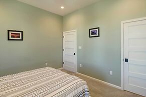 Spacious Farmhouse Near Hikes & Waterfalls