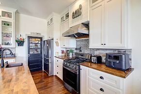Spacious Farmhouse Near Hikes & Waterfalls