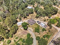 Historic Mariposa Stagecoach Stop w/ Gas Fire Pit!