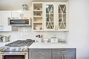 Walk to Town - Castle Rock Cottage!