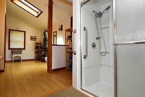 Life on the Lake With Private Dock & Fire Pit!