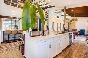 Stylish + Serene West Friendship Hidden Gem!