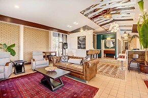 Stylish + Serene West Friendship Hidden Gem!