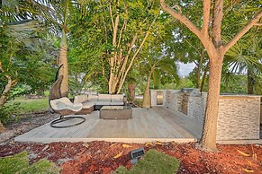 Lakefront House: Hot Tub & Golf Course Views!