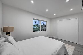 Lakefront House: Hot Tub & Golf Course Views!