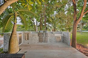 Lakefront House: Hot Tub & Golf Course Views!