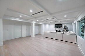 Lakefront House: Hot Tub & Golf Course Views!