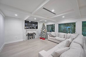 Lakefront House: Hot Tub & Golf Course Views!