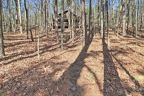 Scenic Greers Ferry Cabin w/ Deck + Fire Pit!