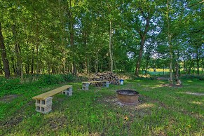 Unique Creekside Escape - Enjoy On-site Goats!
