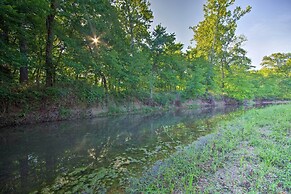 Unique Creekside Escape - Enjoy On-site Goats!