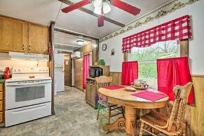 Unique Creekside Escape - Enjoy On-site Goats!