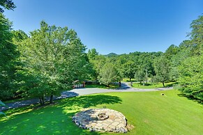 Beautiful Smoky Mountain Chalet With Game Room!
