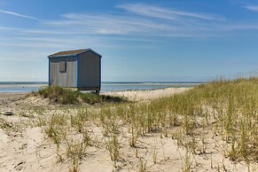 Brigantine Condo w/ Beach Access & Pool Views