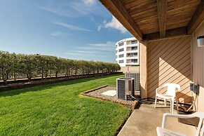 Brigantine Condo w/ Beach Access & Pool Views