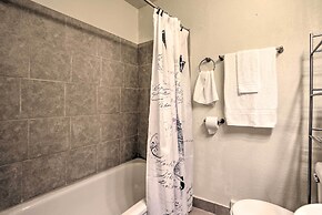 Royal Oak Hideaway: 15 Mi to Downtown Detroit!