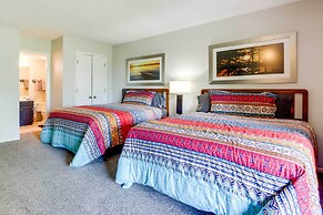 Hot Tub & Deck: Margaritaville Resort Retreat!