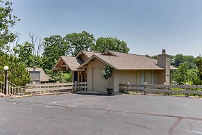 Hot Tub & Deck: Margaritaville Resort Retreat!