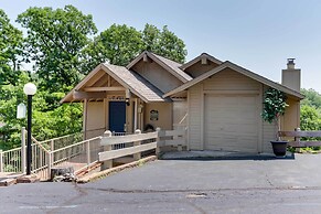 Hot Tub & Deck: Margaritaville Resort Retreat!