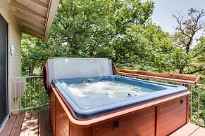 Hot Tub & Deck: Margaritaville Resort Retreat!