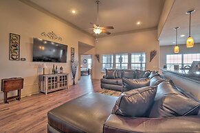 Branson Group Getaway: 2 Mi to Silver Dollar City!