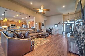 Branson Group Getaway: 2 Mi to Silver Dollar City!