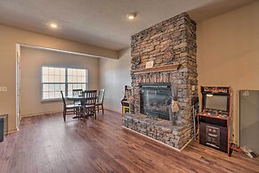 Branson Group Getaway: 2 Mi to Silver Dollar City!