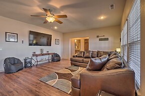 Branson Group Getaway: 2 Mi to Silver Dollar City!