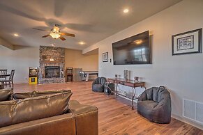 Branson Group Getaway: 2 Mi to Silver Dollar City!