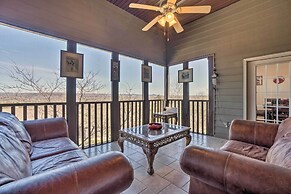 Branson Group Getaway: 2 Mi to Silver Dollar City!