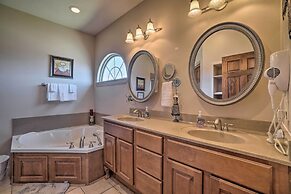 Branson Group Getaway: 2 Mi to Silver Dollar City!